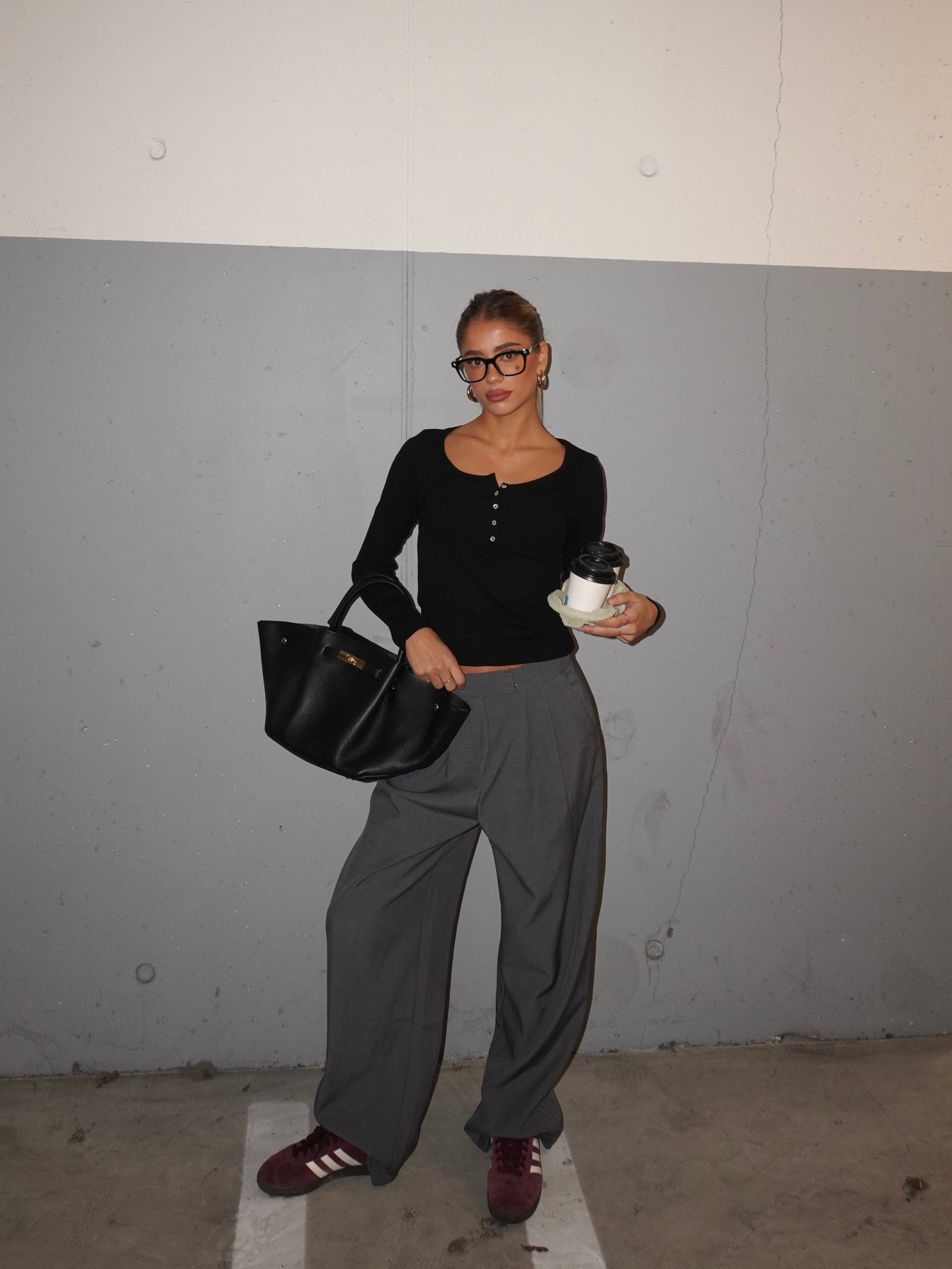 PANTALONE CON PINCES FELPATO