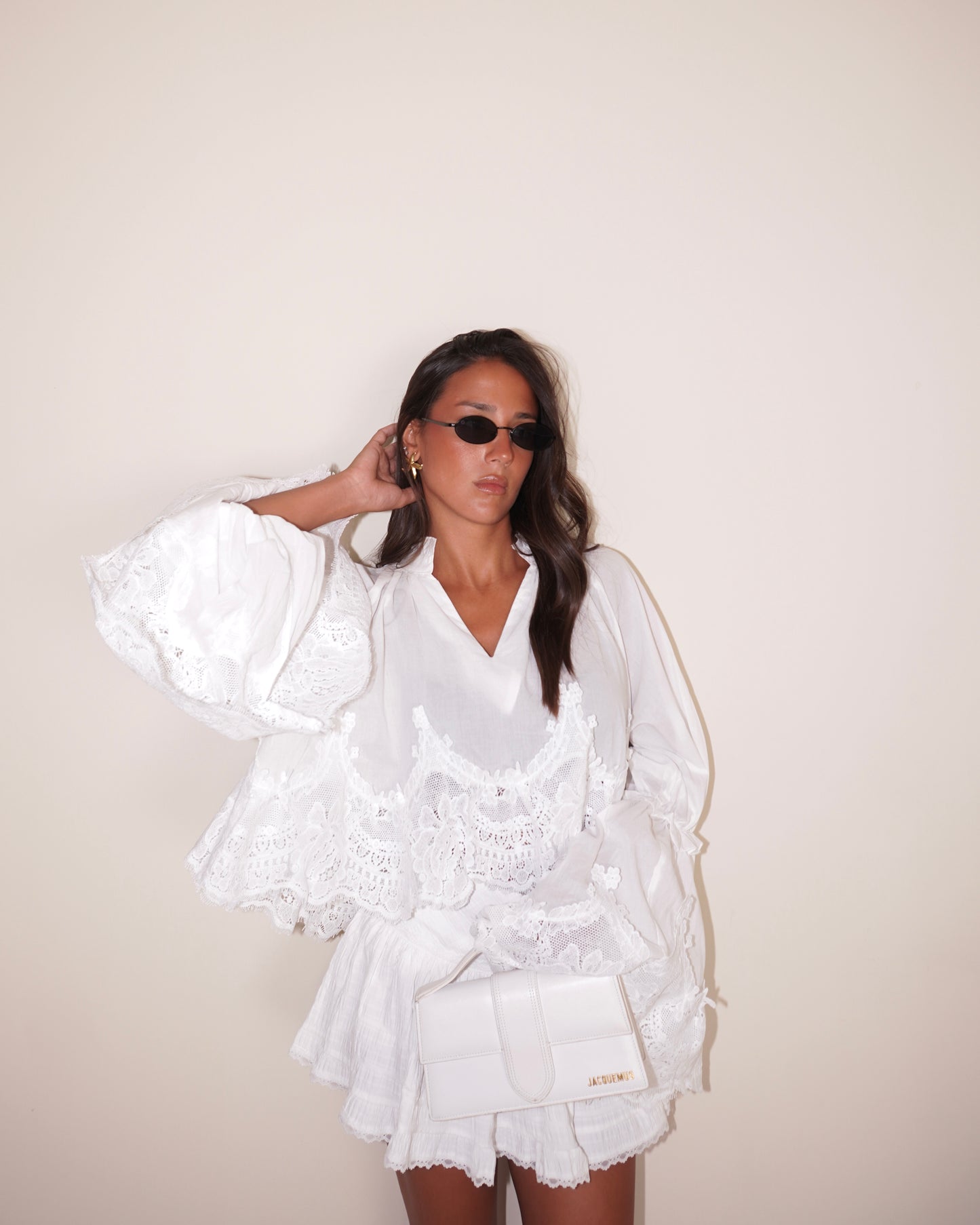 BLUSA CON PIZZO E MANICA AMPIA