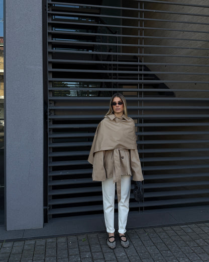 TRENCH CORTO CON MANTELLA LUMINA