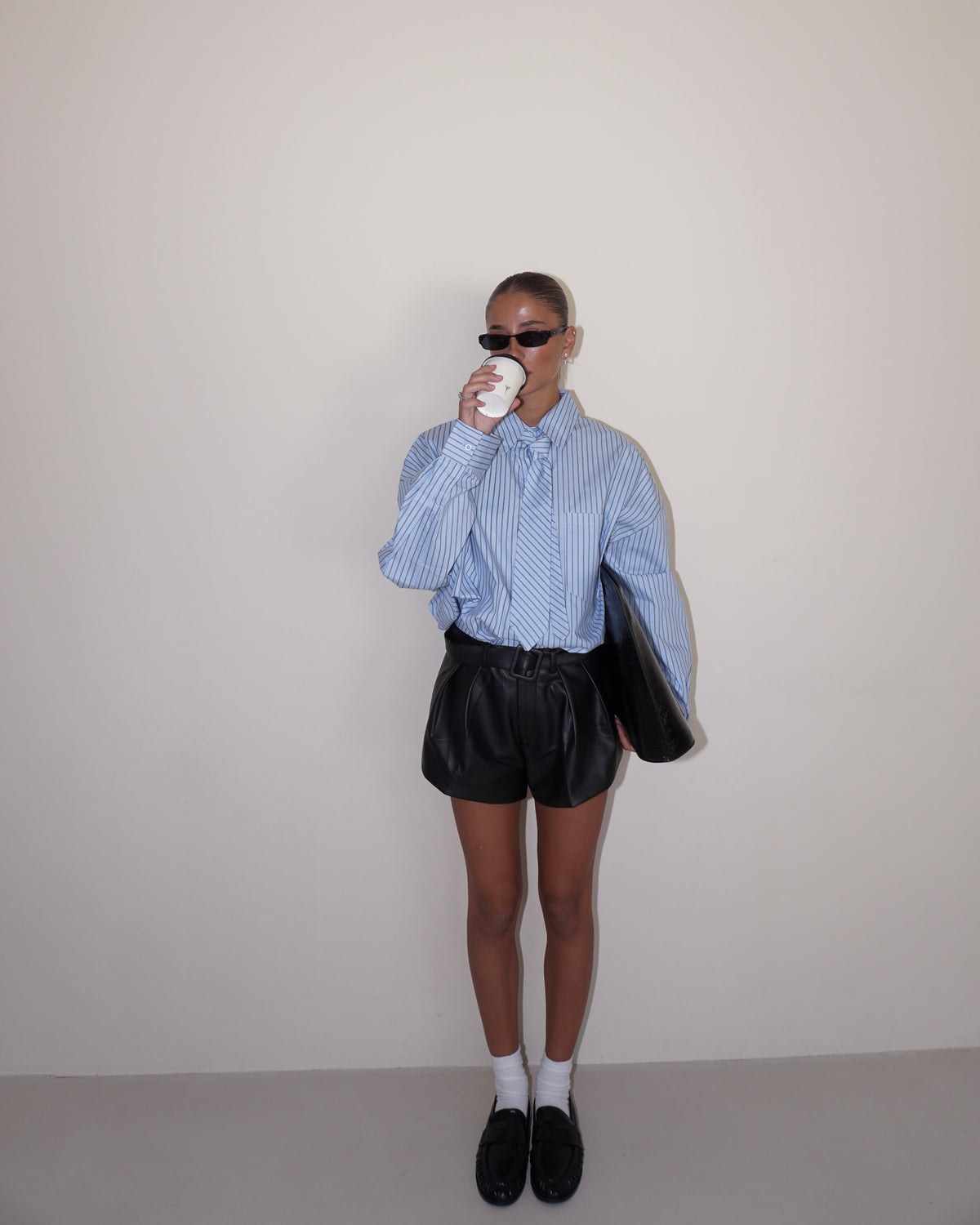 CAMICIA A RIGHE CON CRAVATTA