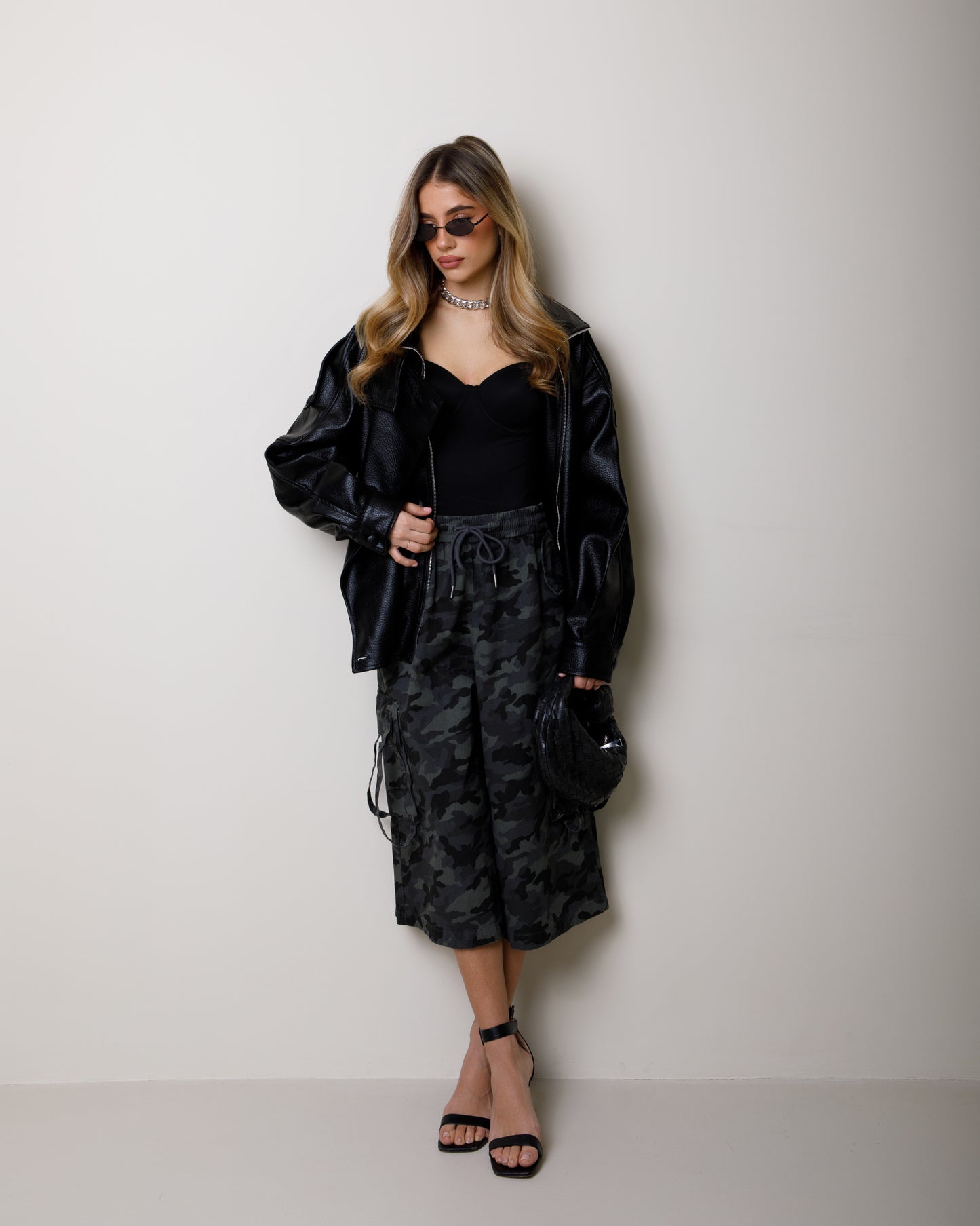 BERMUDA MILITARE CON TASCHE