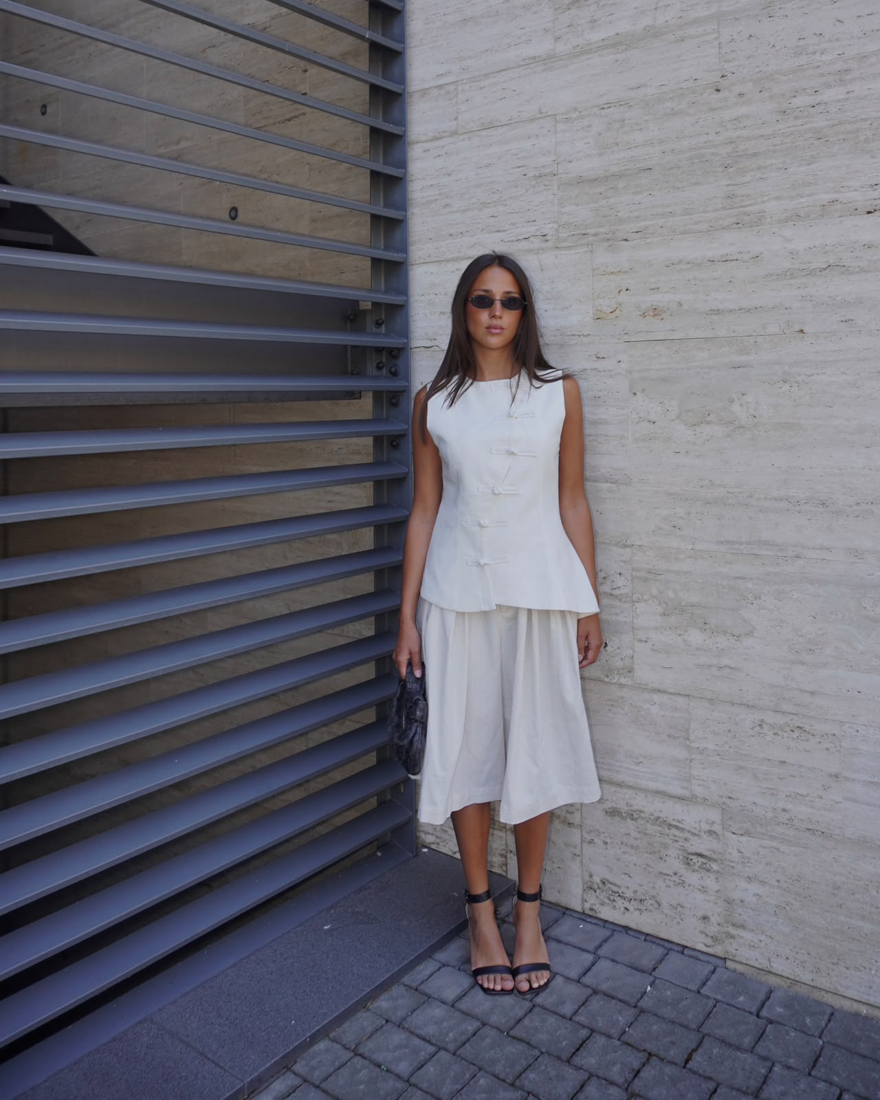 GILET IN LINO CON ALAMARI