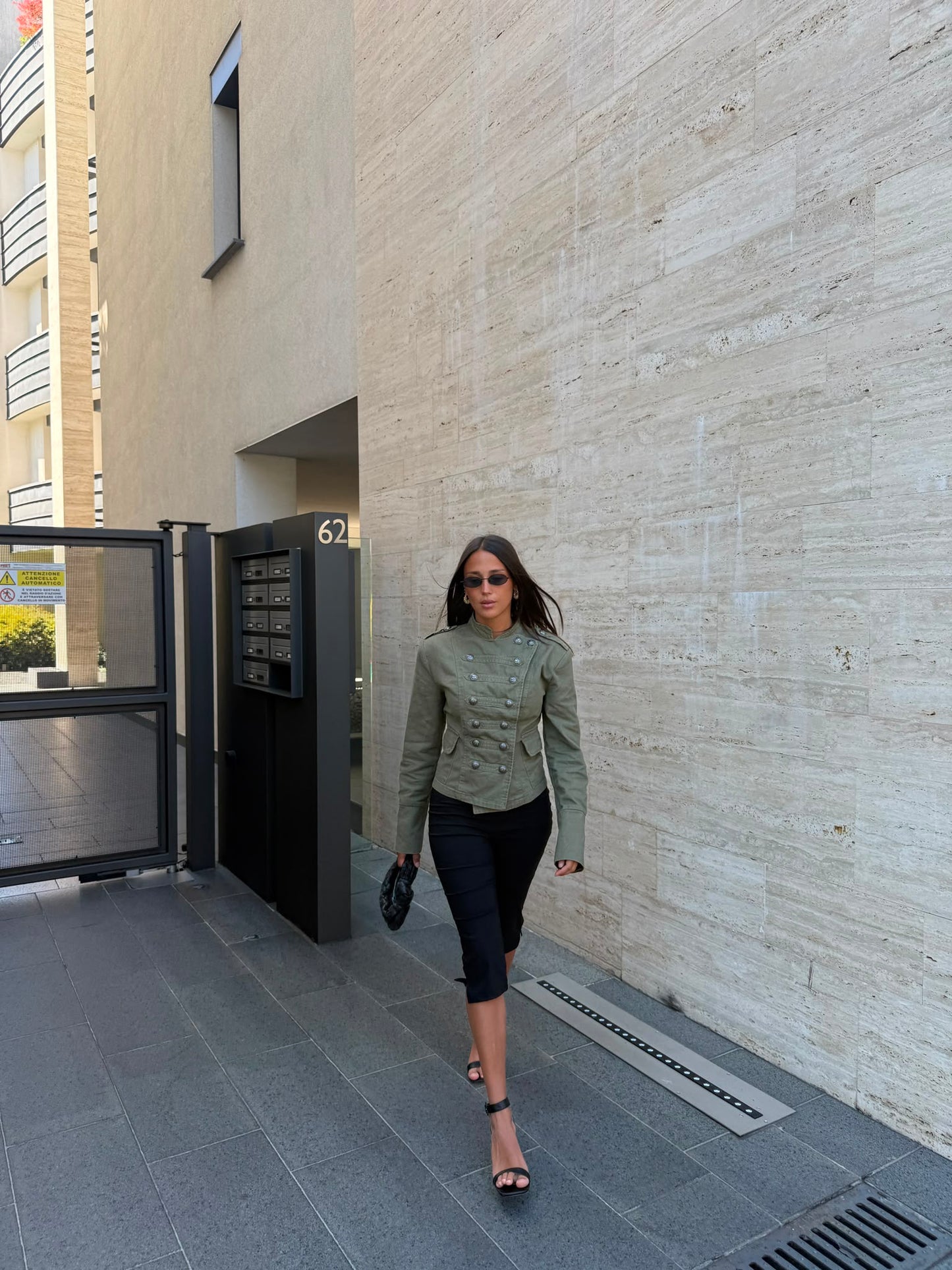 GIACCA STRINGATA IN DENIM CON BOTTONI