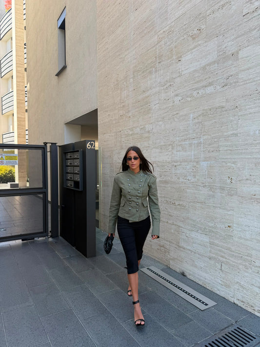 GIACCA STRINGATA IN DENIM CON BOTTONI