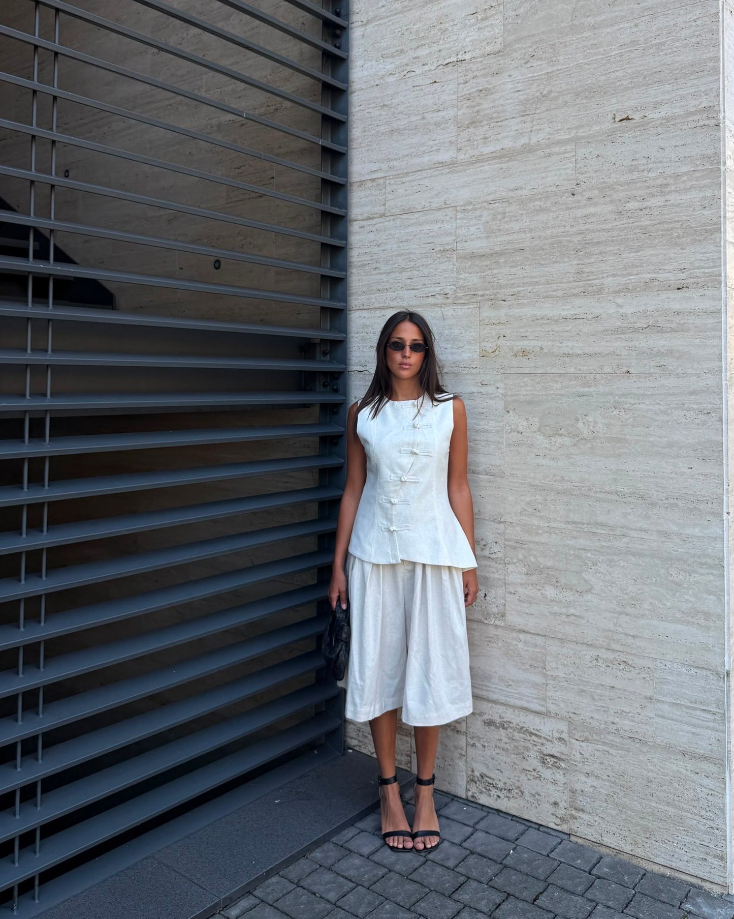 GILET IN LINO CON ALAMARI